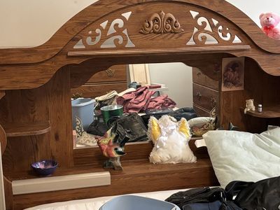 Oak Queen Sleigh Bedroom Set - Headboard, Dresser, Mirror, Nightstand