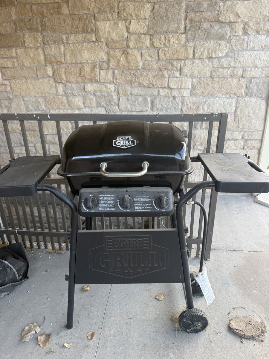 Expert Grill 3-Burner Propane Gas Grill