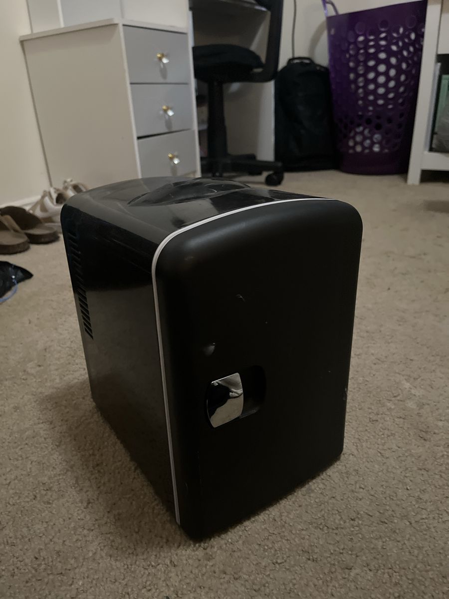 Black Mini Fridge – Compact & Functional