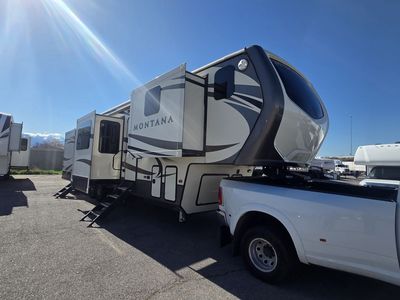 2017 Keystone RV Montana 3820FK 5 Slide outs and front kitchen