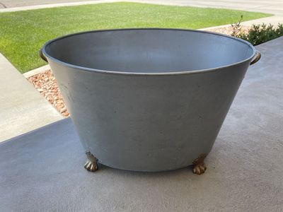 Galvanized Metal Tub with Clawfoot Feet - Versatile Planter/Ice Bucket