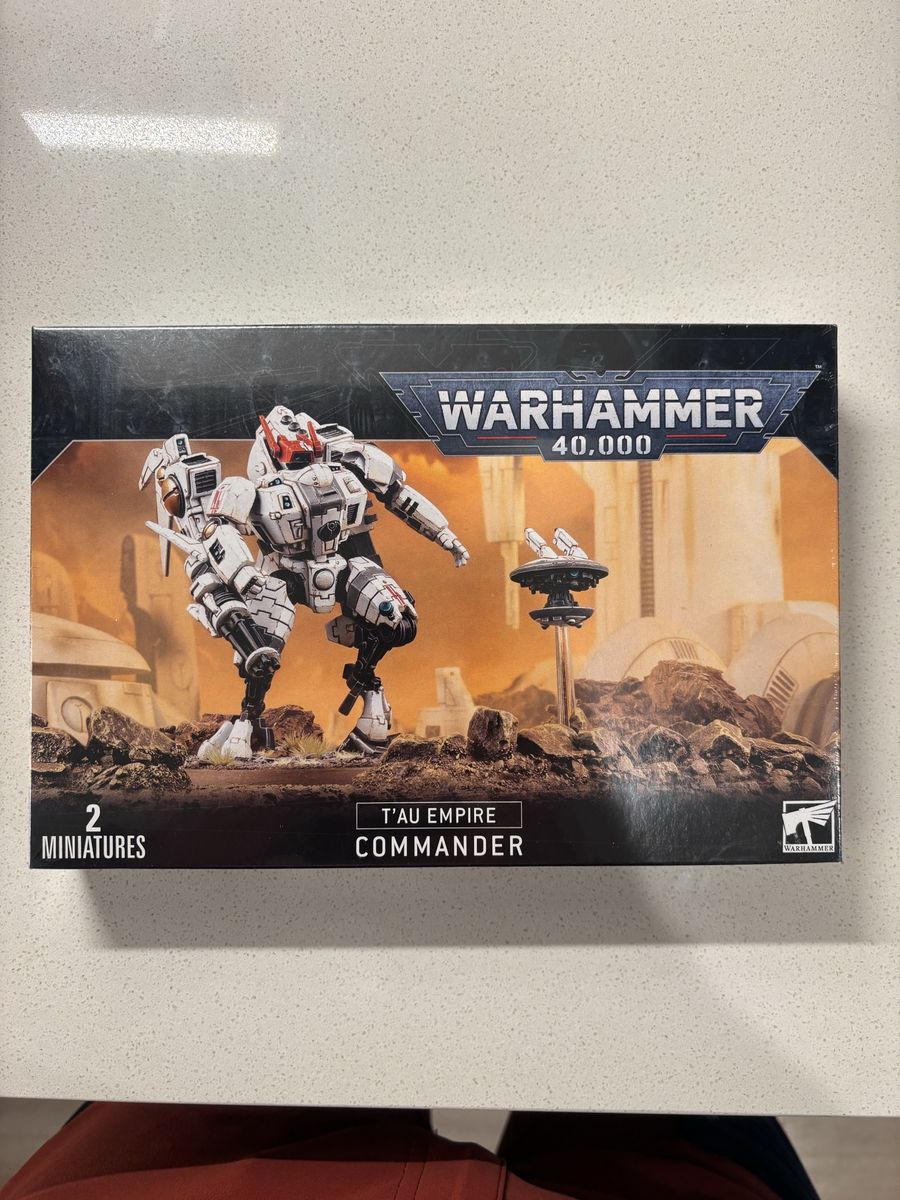 Warhammer 40K T'au Empire Commander 2 Miniatures (New, Sealed)