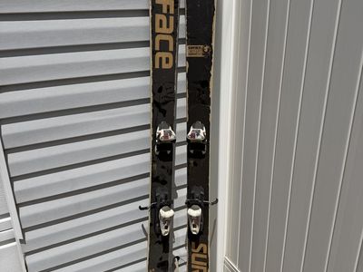 Surface skis