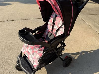 Nearly new Kolcraft stroller used once