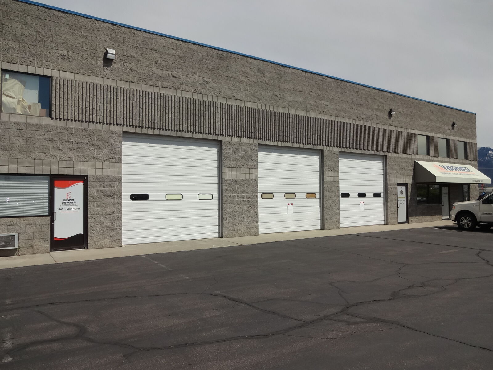 WAREHOUSE, OFFICE, RESTROOM, HIGH CEILINGS, BAY DOOR, MEZZANINE STORAGE, 3-PHASE POWER, RADIANT GAS HEAT!