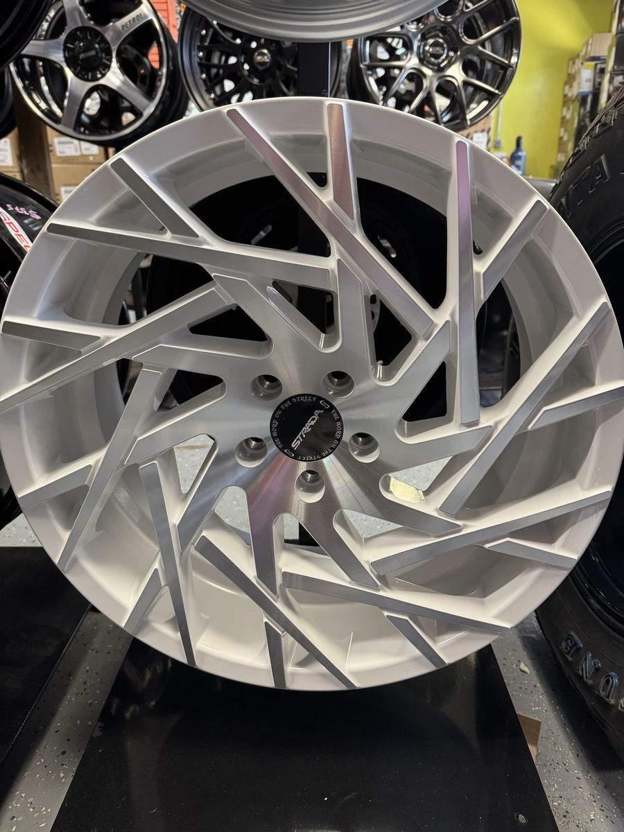 BRAND NEW SET OF 4 WHEELS STRADA 20x8.5 LUG PATTERN 5x114.3 WHITE MACHINED
