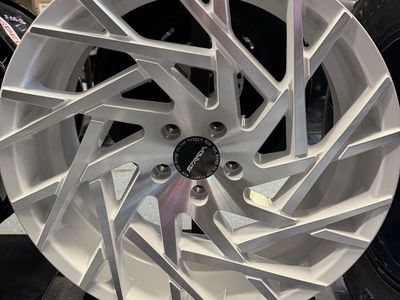 BRAND NEW SET OF 4 WHEELS STRADA 20x8.5 LUG PATTERN 5x114.3 WHITE MACHINED