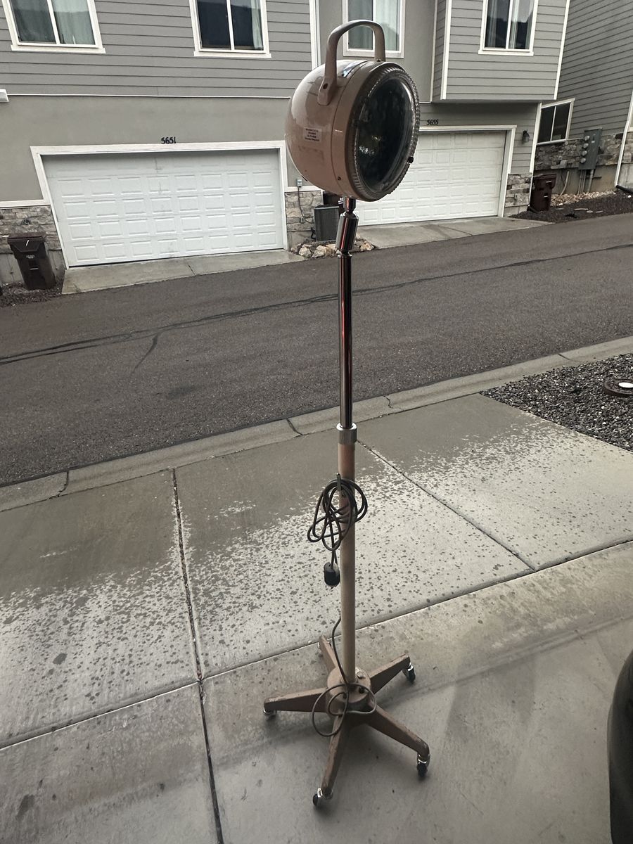 Vintage Skytron Medical Surgical Exam Light Rolling Floor Lamp Daiichi DaJapan