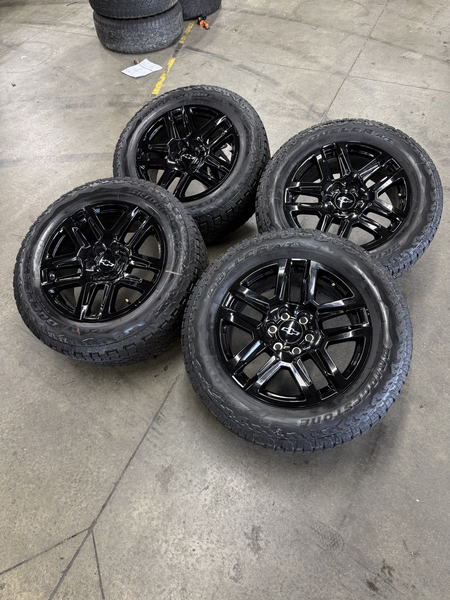 NEW 2026 Chevy 1500 trailboss ZR2 OEM 20in wheels/ 275/60/20 tires