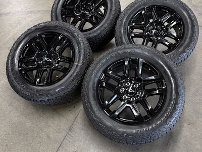 NEW 2026 Chevy 1500 trailboss ZR2 OEM 20in wheels/ 275/60/20 tires