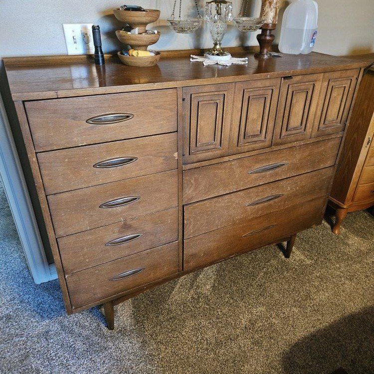 Broyhill Dresser