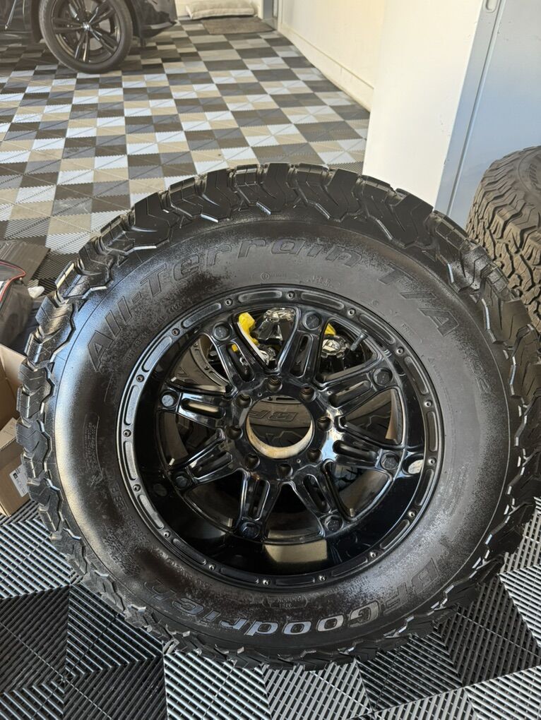 37x12.50xR20 8 Lug BFGs w/ Fuel Rims