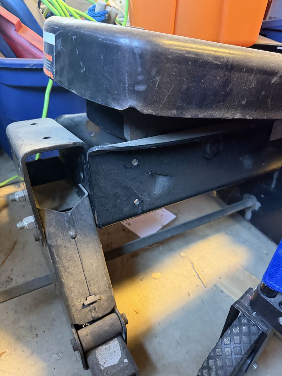 Fifth wheel hitch