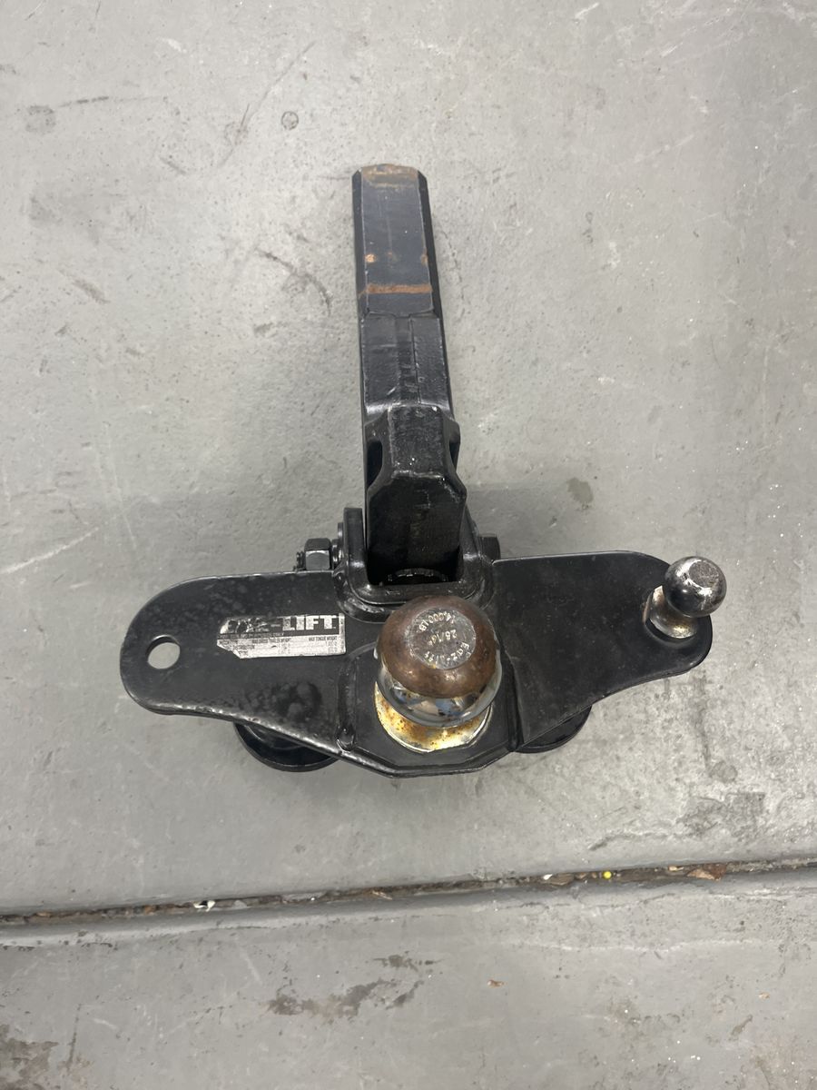 Eaz-Lift Trailer Hitch