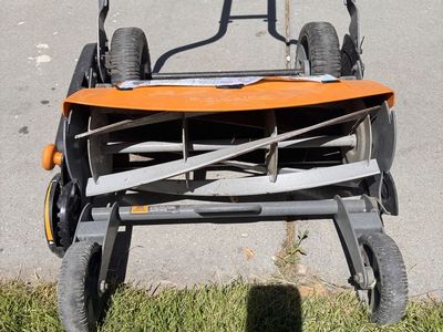 Fiskars Stay Sharp Max Reel Lawn Mower