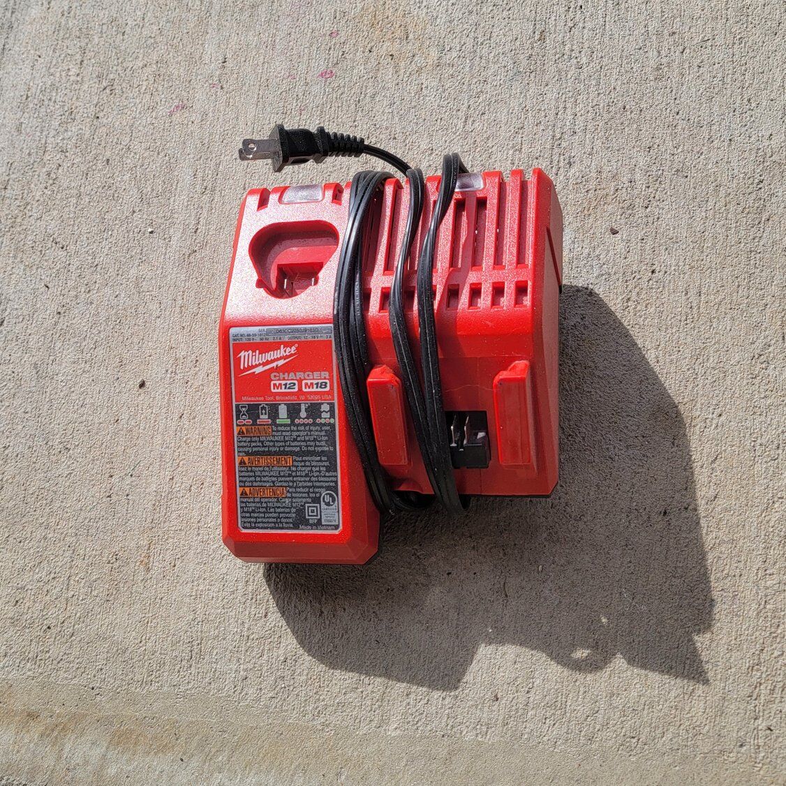 Milwaukee battery charger. M12 M18
