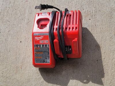 Milwaukee battery charger. M12 M18