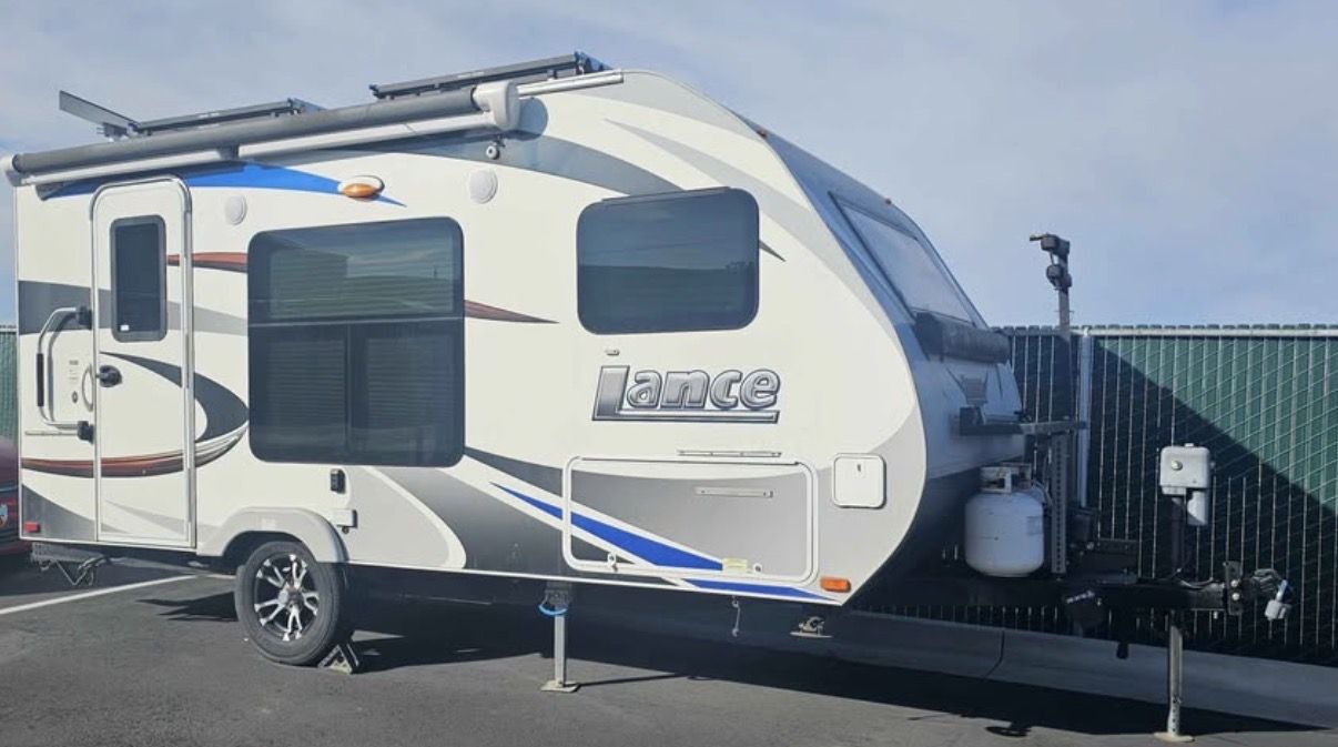 2017 Lance 1475