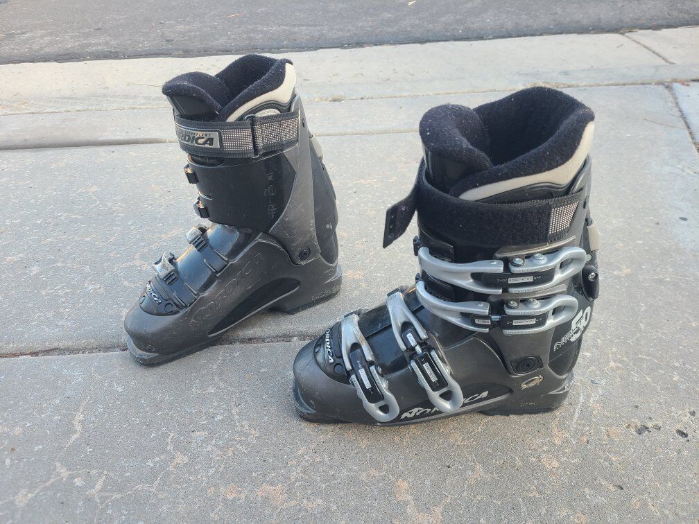 ski boots 24-24.5 M6-6.4 W7-7.5