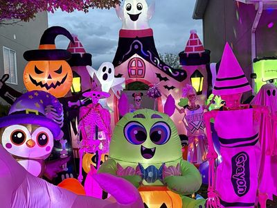 Halloween PINK Crayon Poseable 5’ Skeleton Graveyard Cemetery Home Decor Decoration Prop