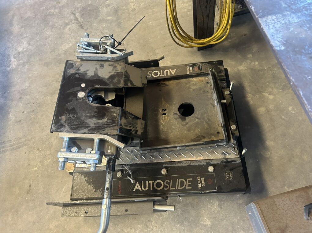 21K Demco Auto Slide Fifthweheel Hitch