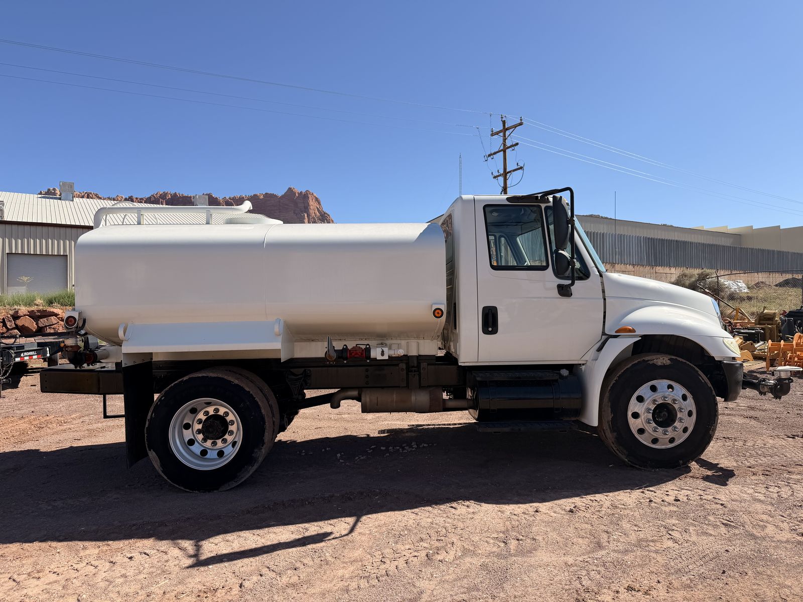 2007 International 2000 Gallon Water Truck