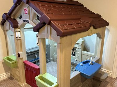 Step2 playhouse Cottage - Pristine Condition