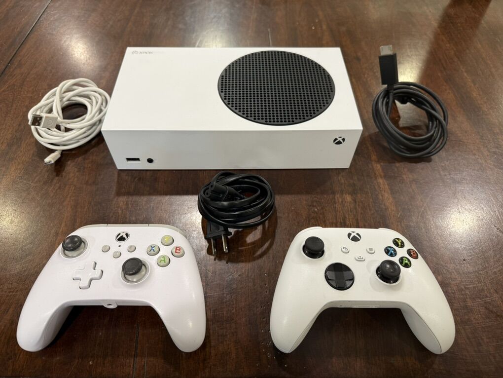 Xbox Series S 2 Controllers