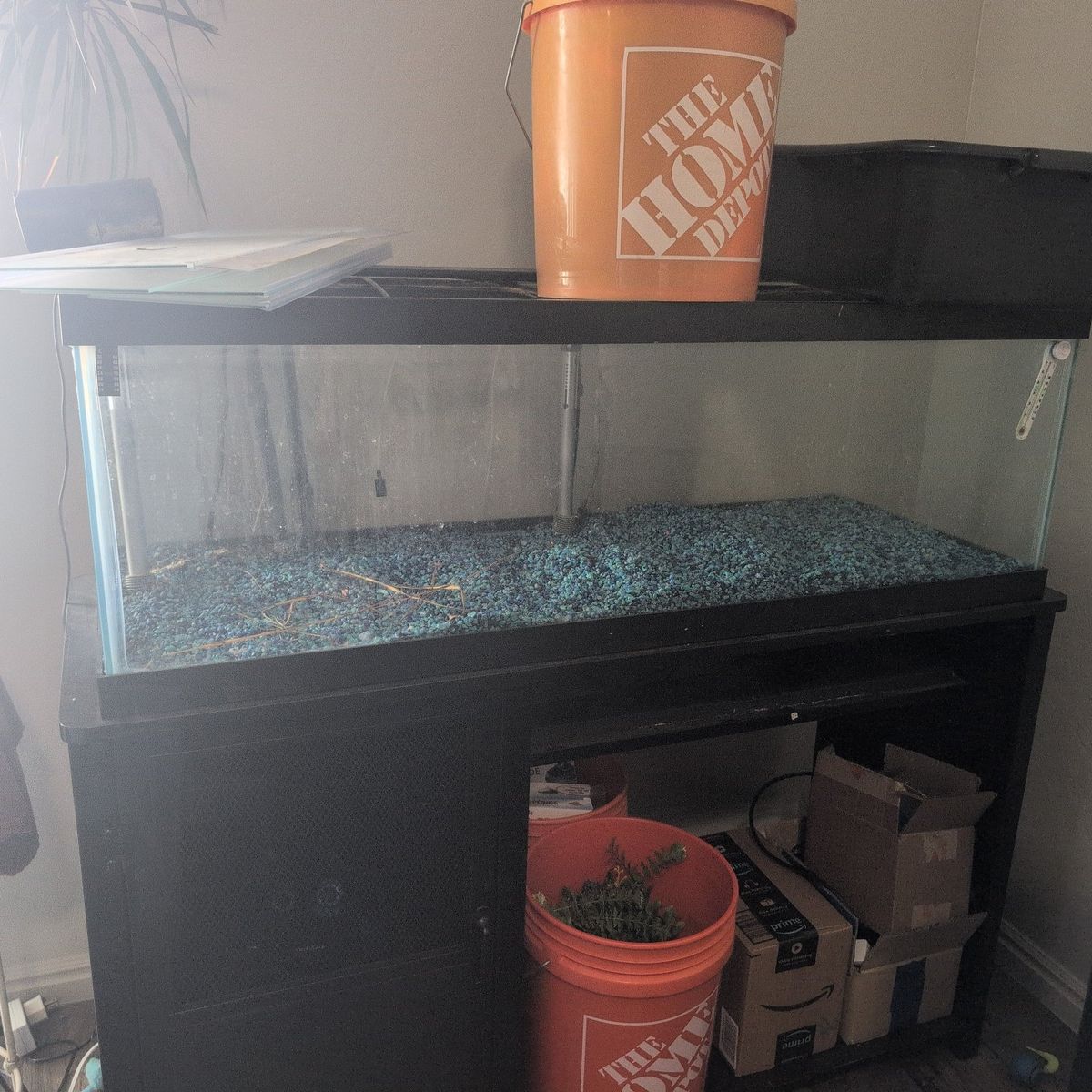 fish tank with all of the accessories