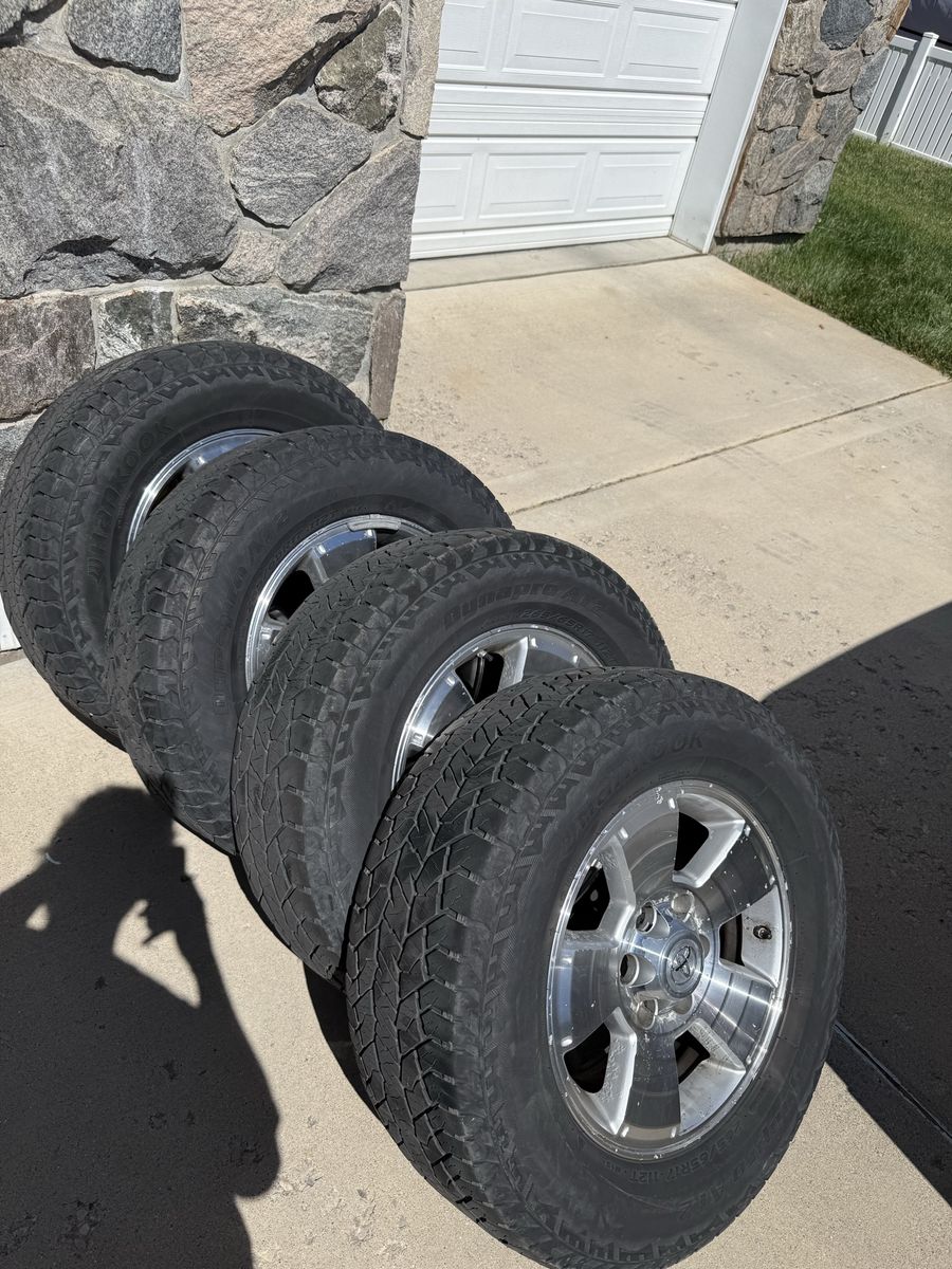 Toyota wheels with tires 