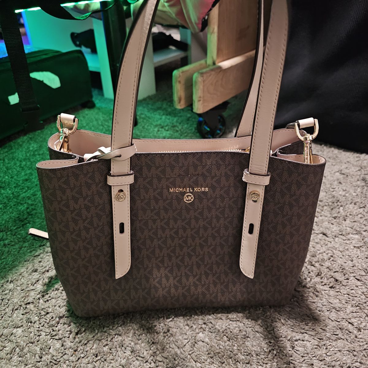 Micheal kors Quinn Medium Signature Logo Leather Bag