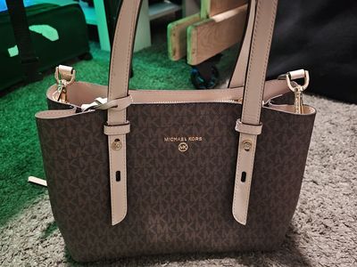 Micheal kors Quinn Medium Signature Logo Leather Bag