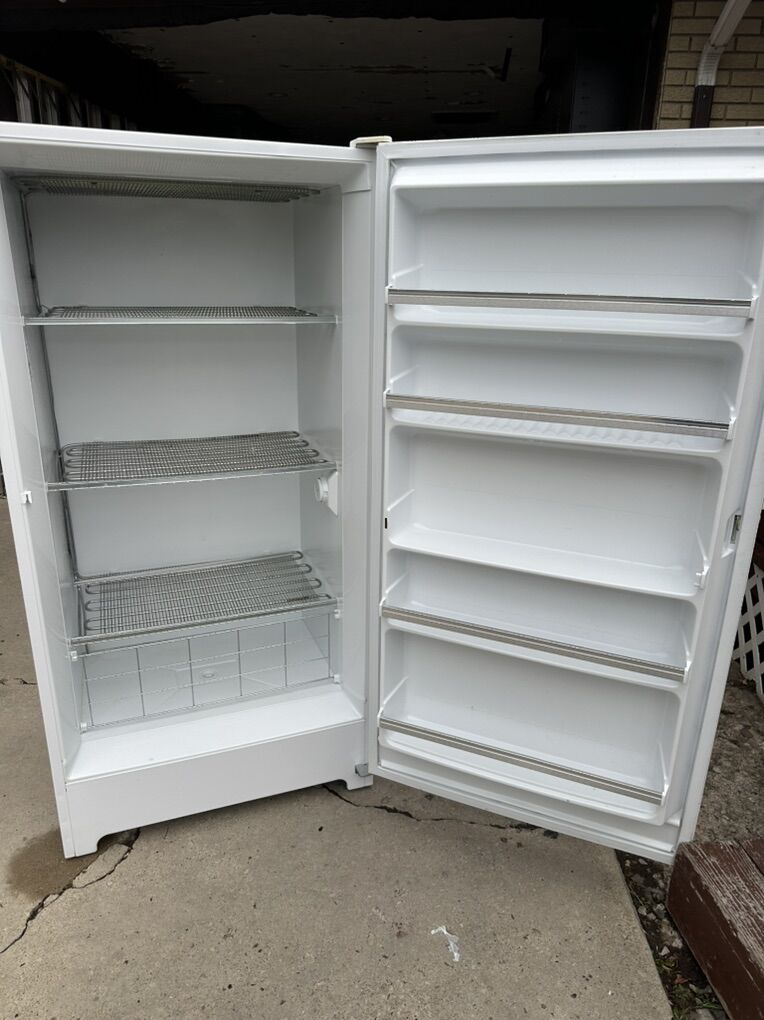 Kelvinator Up Right Freezer Works Good