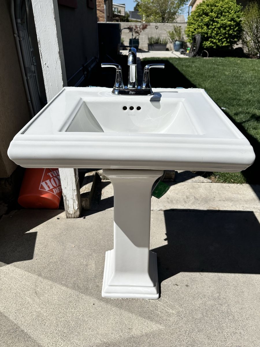 Kohler Pedestal Sink w/ Faucet
