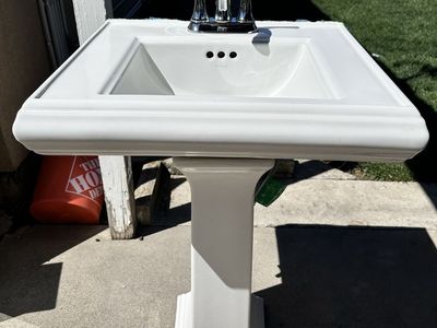 Kohler Pedestal Sink w/ Faucet