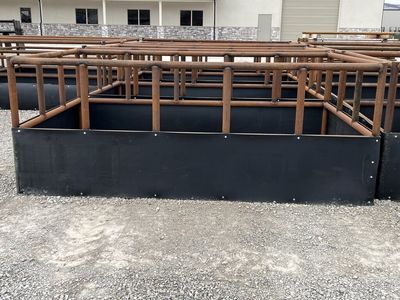 6' X 10' Box Feeder W/ Mangers