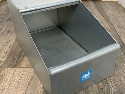 14 KW Standard Size Metal Rabbit Nest Boxes