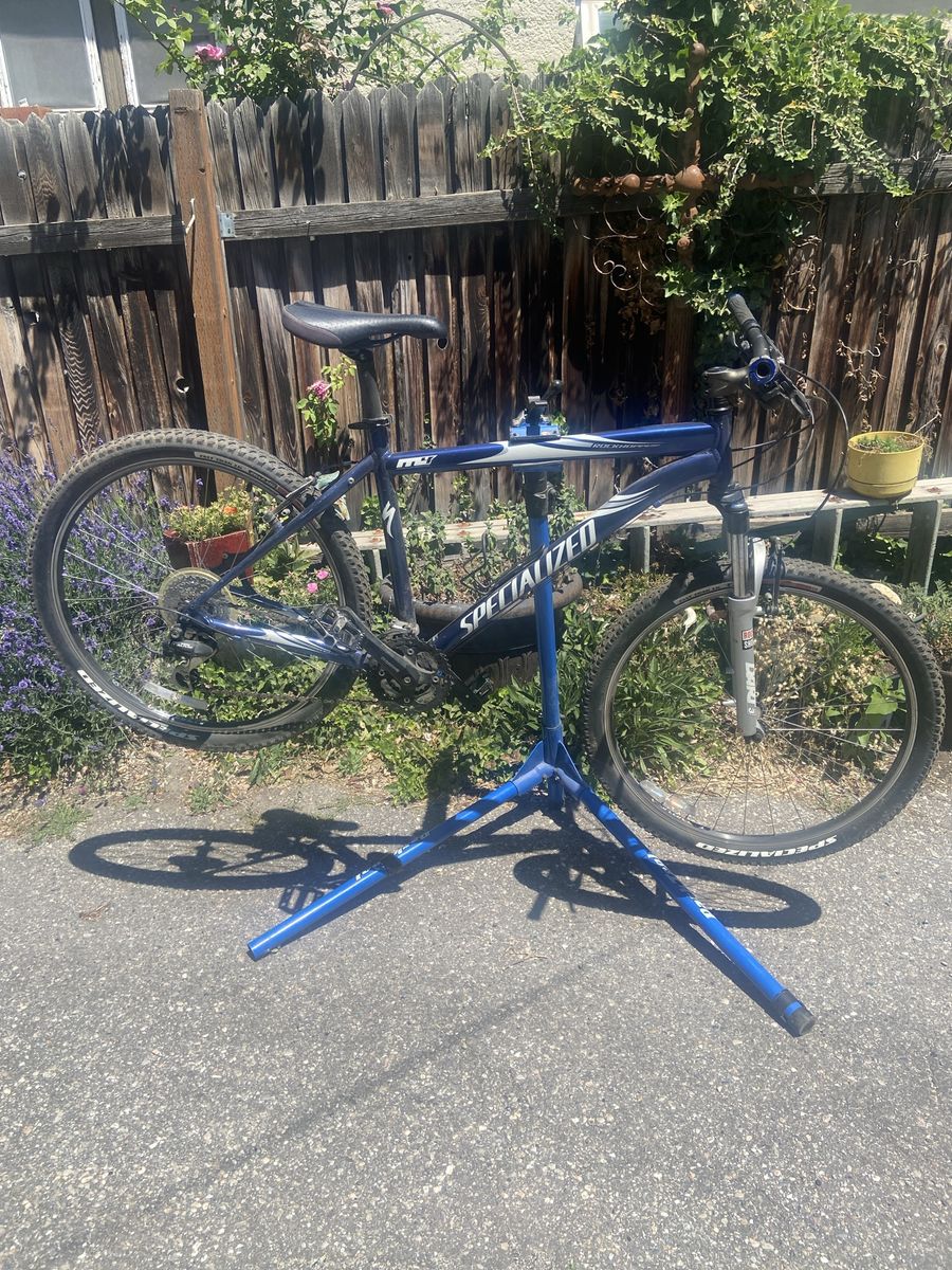 Specialized Rockhopper M4 mountain bike