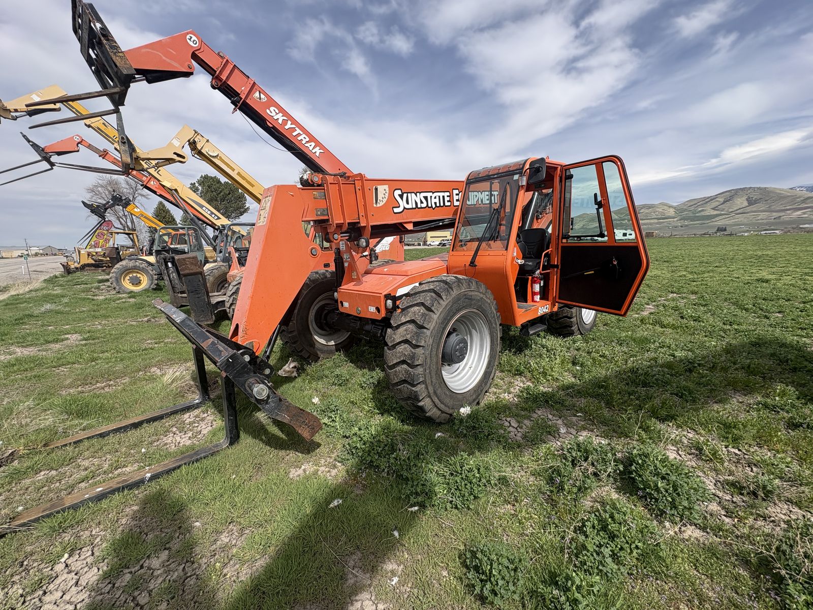2014 Sky Track 8042 Telehandler 3200 Hours
