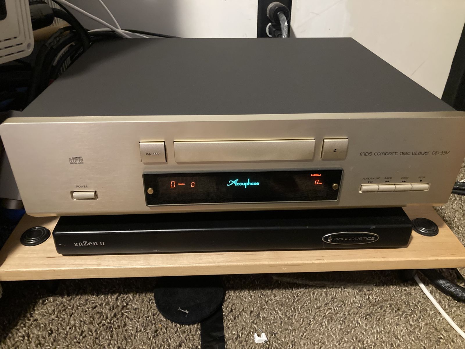 Accuphase DP-55v compact disc player