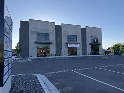 South Jordan Offices with Golf and Pickleball