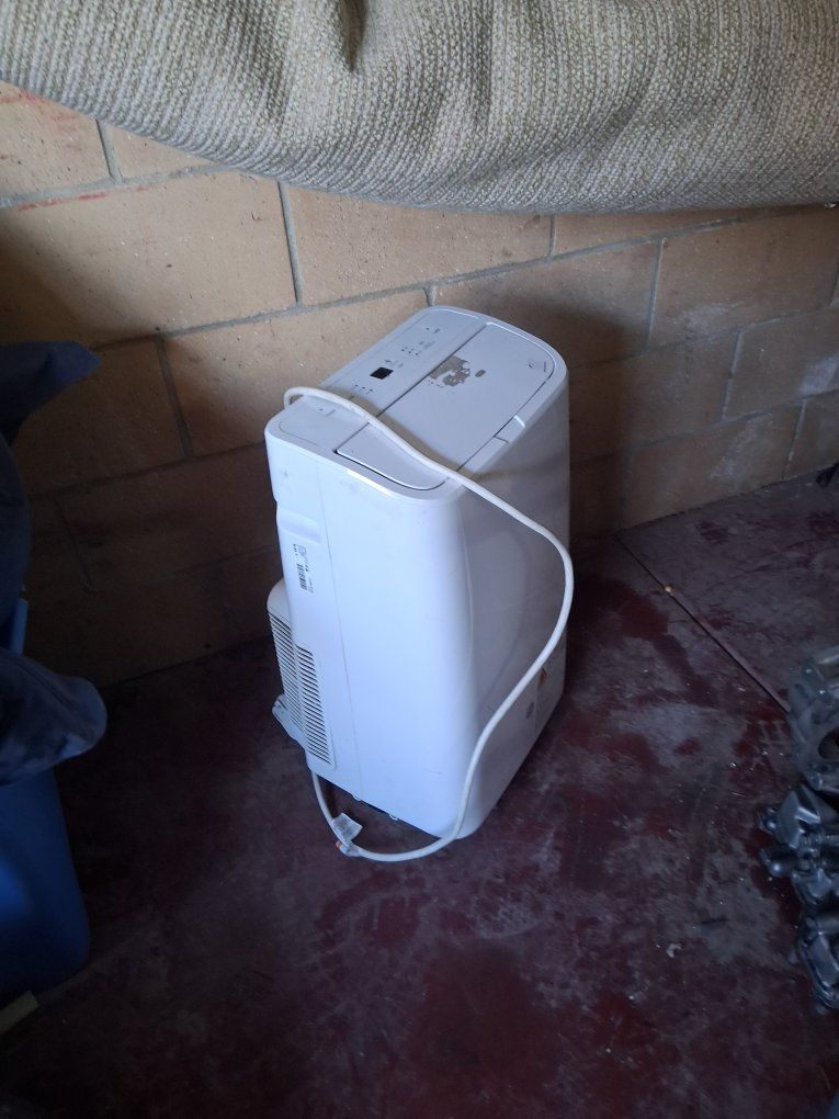 Hisense AP10CR1W 10,000 BTU Portable Air Conditioner - 115V