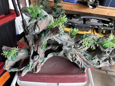 Artificial fish tank centerpiece