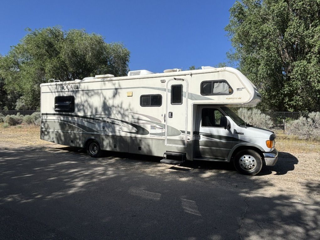 2004 29 FtTioga Sleeps 8 in Great Condition