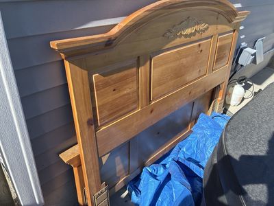 Queen size headboard and footboard with rails