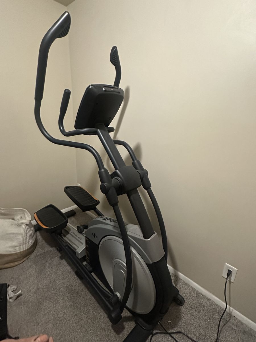 NordicTrack Elliptical – 20° Incline “Target Tonin