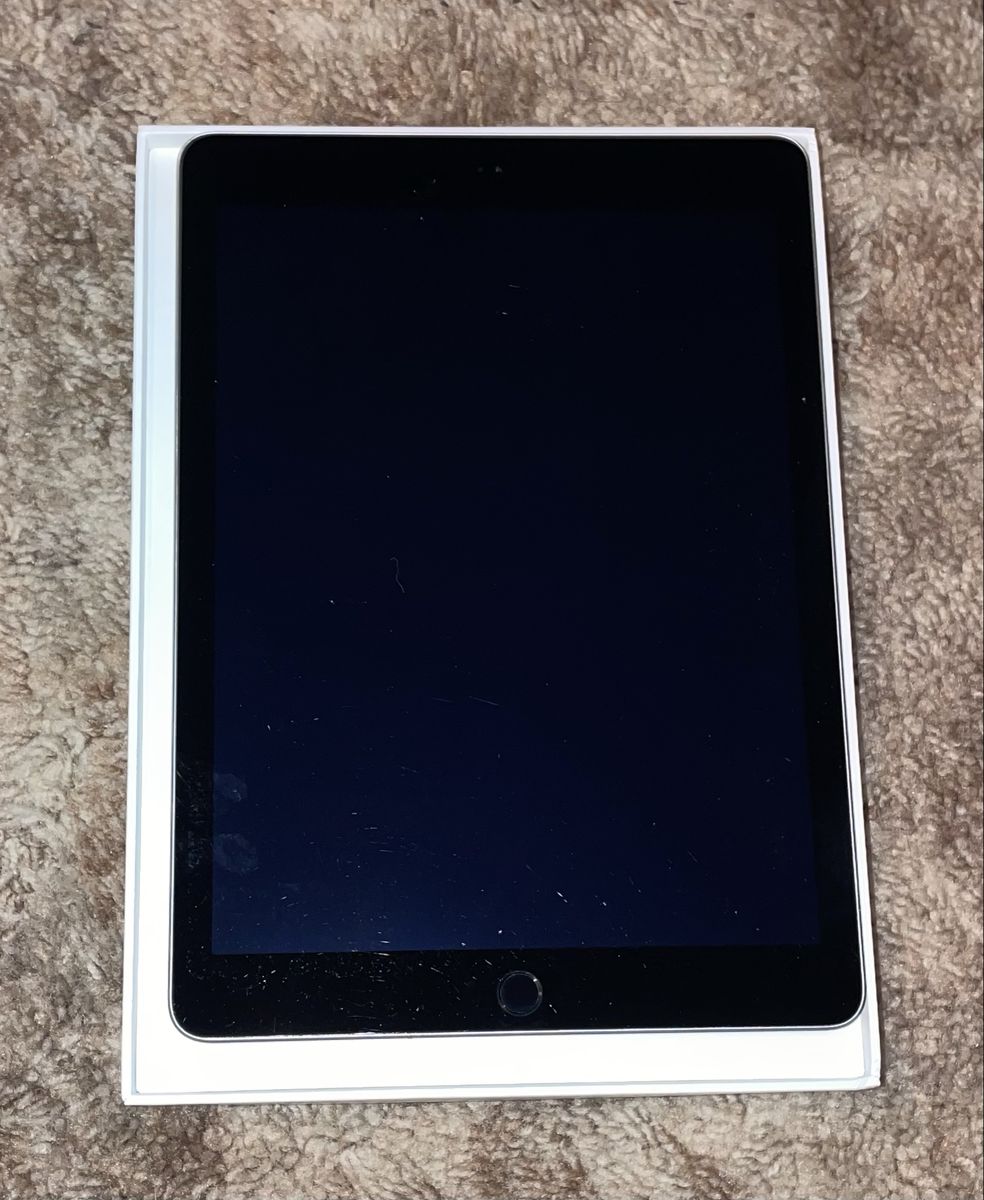 Apple iPad 6th Gen 9.7-inch (2018) Wi-Fi Only - Space Gray
