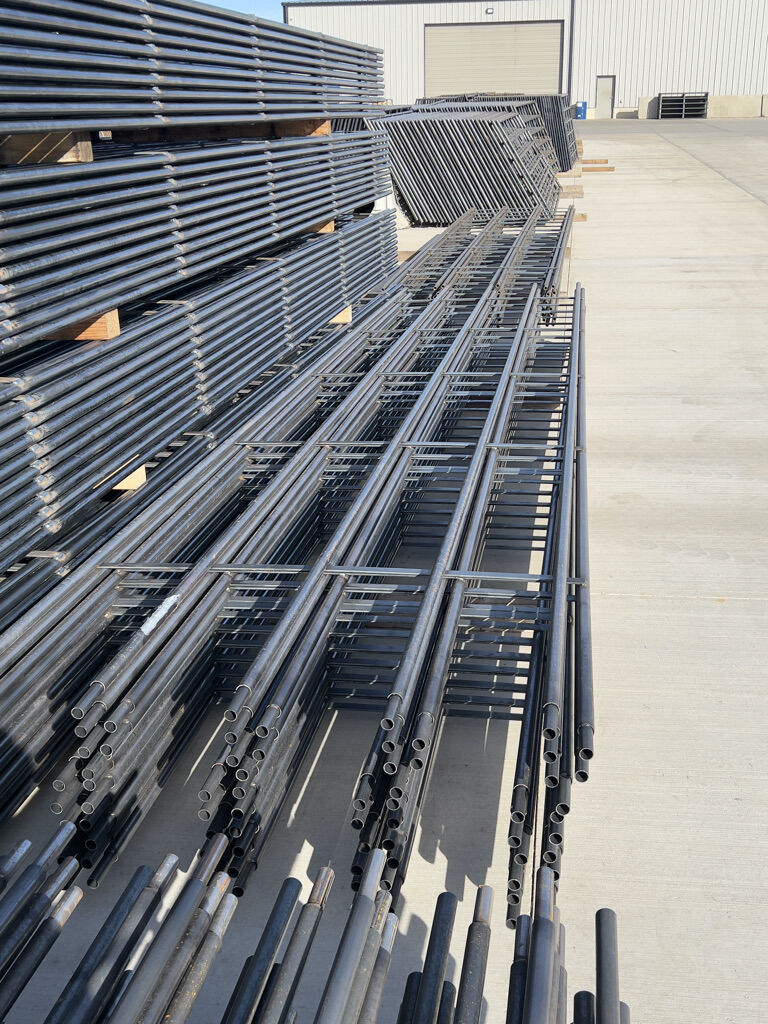 Continuous Fence 5 Rail 1-1/4"