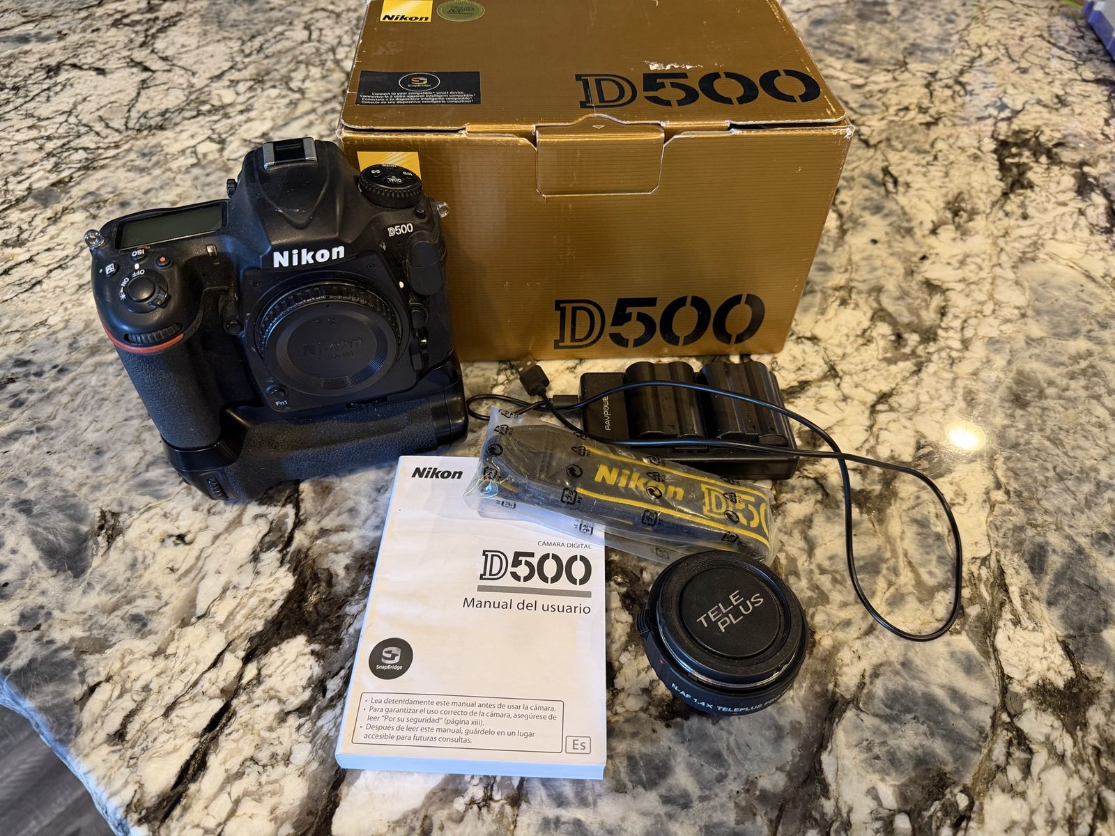 NIKON D500 (31,000 shutter count) with Battery Grip
