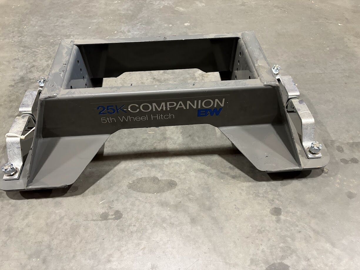 B & W 25k Companion 5th Wheel Hitch BASE ONLY